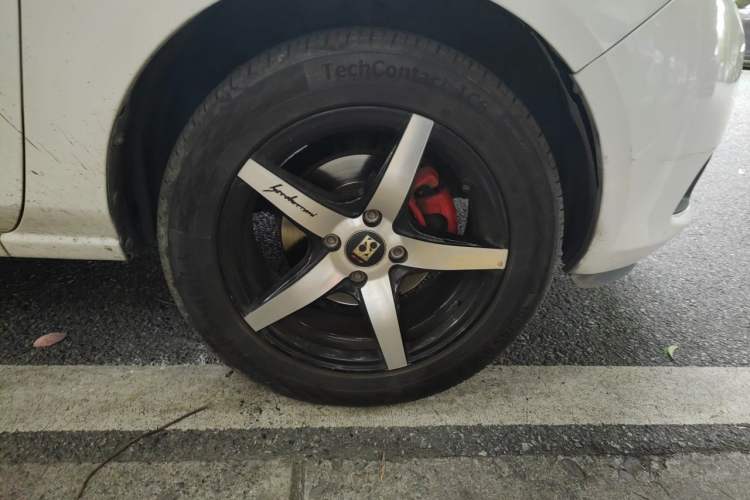 Used Mazda 2 2012 Hatchback Xuan Dong 1.3L Manual Standard Edition Right Front Wheel Hub