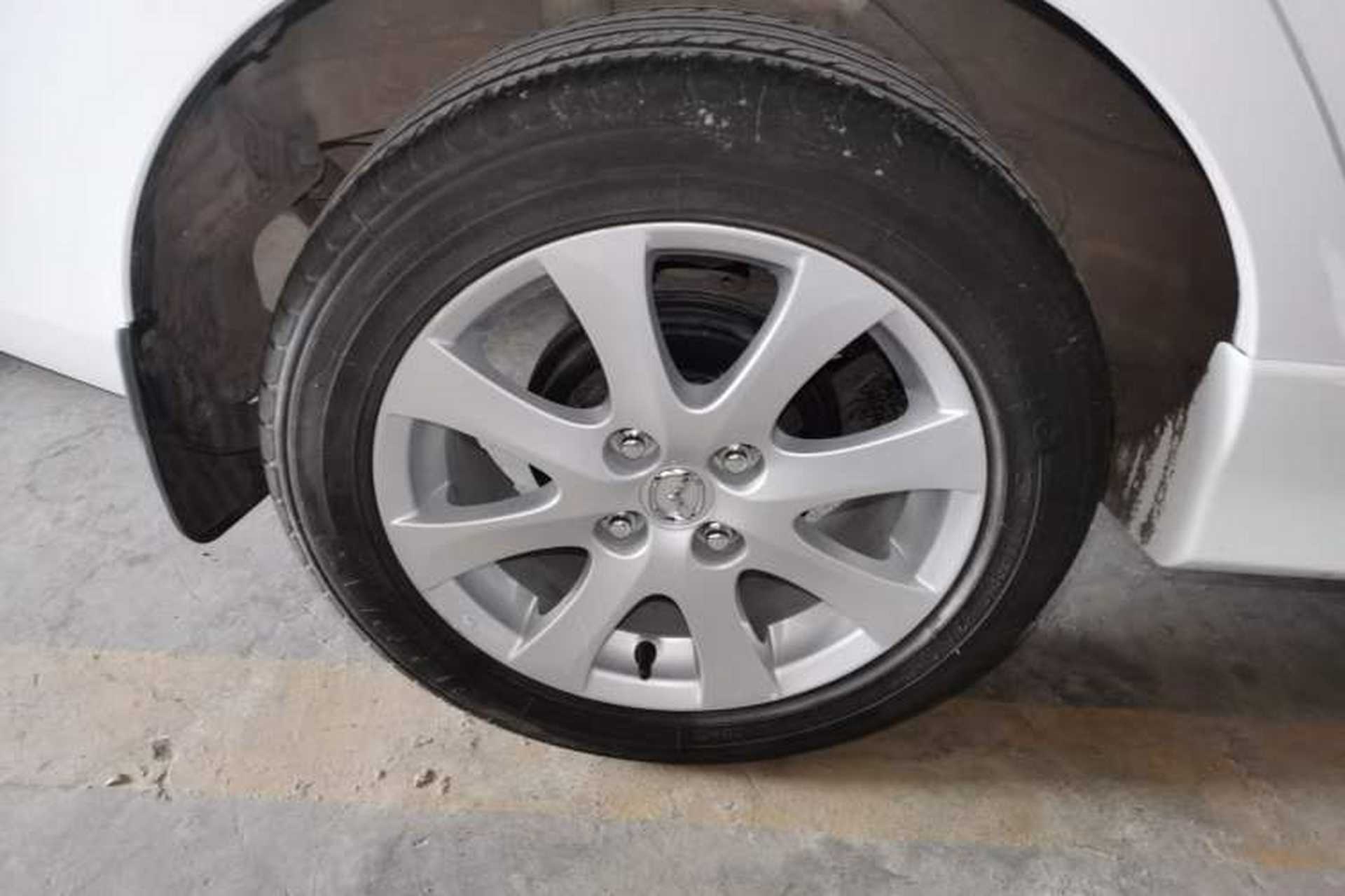 Used Mazda 2 2012 Sedan XuanDong 1.5L Manual Fashion Edition Right Rear Wheel Hub
