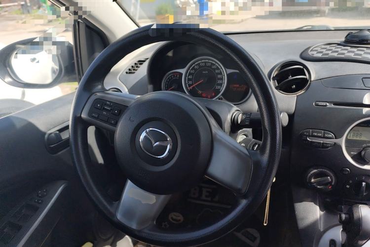 Used Mazda 2 2012 Hatchback Xuan Dong 1.5L Automatic Value Edition Steering Wheel