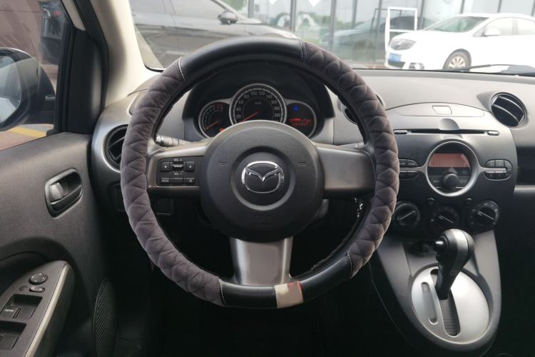 Used Mazda 2 2012 Hatchback Xuan Dong 1.5L Automatic Value Edition Steering Wheel
