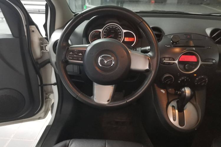 Used Mazda 2 2012 Hatchback Xuan Dong 1.5L Automatic Value Edition Steering Wheel