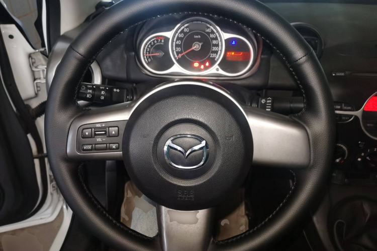 Used Mazda 2 2012 Sedan XuanDong 1.5L Manual Fashion Edition Steering Wheel