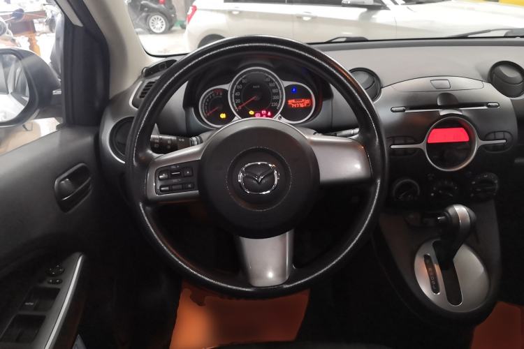 Used Mazda 2 2012 Hatchback Xuan Dong 1.5L Automatic Value Edition Steering Wheel