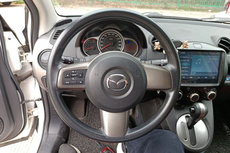 Used Mazda 2 2012 Hatchback Xuan Dong 1.5L Automatic Value Edition Steering Wheel