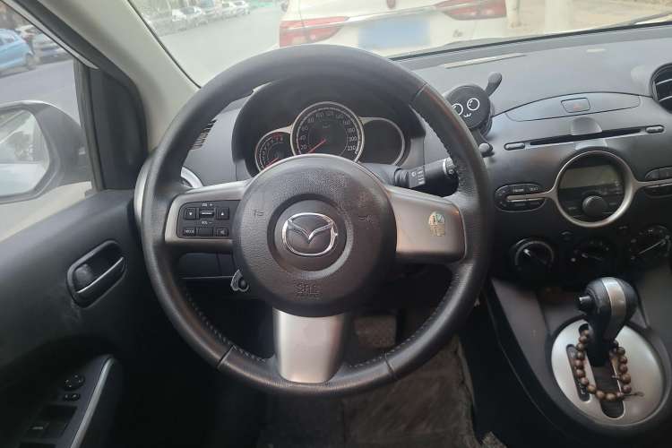 Used Mazda 2 2012 Hatchback Xuan Dong 1.5L Automatic Value Edition Steering Wheel