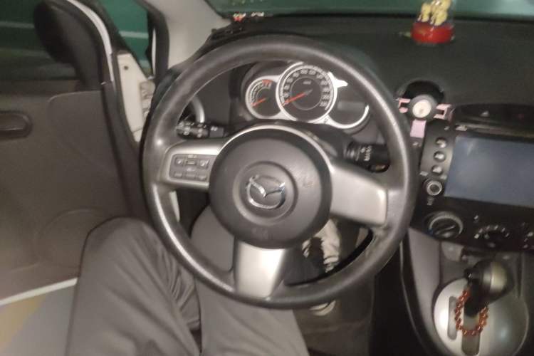 Used Mazda 2 2012 Hatchback Xuan Dong 1.5L Automatic Value Edition Steering Wheel