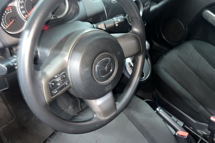 Used Mazda 2 2012 Hatchback Xuan Dong 1.5L Automatic Value Edition Steering Wheel