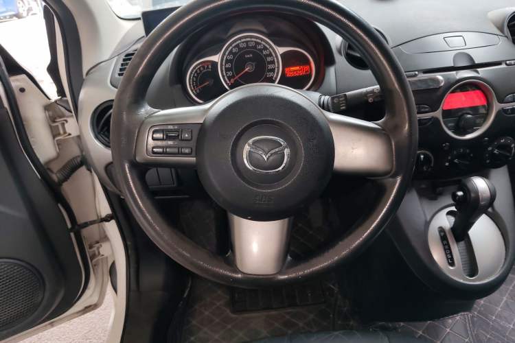 Used Mazda 2 2012 Hatchback Xuan Dong 1.5L Automatic Value Edition Steering Wheel
