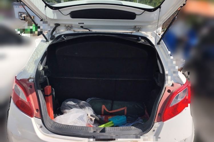 Used Mazda 2 2012 Hatchback Xuan Dong 1.5L Automatic Value Edition Trunk