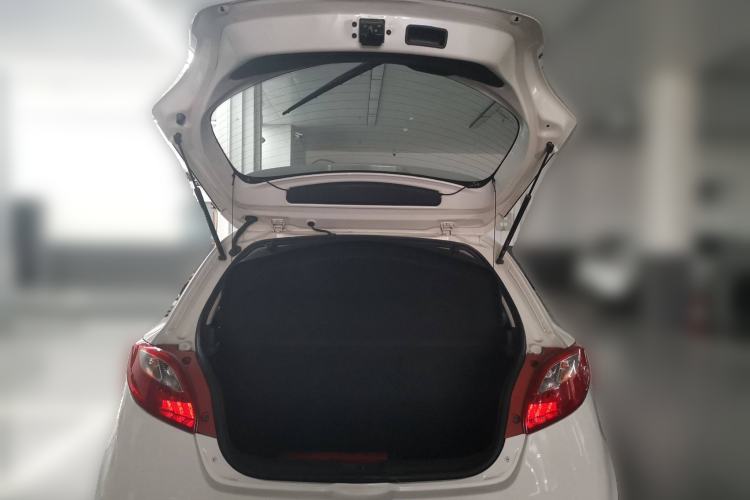 Used Mazda 2 2012 Hatchback Xuan Dong 1.5L Automatic Value Edition Trunk