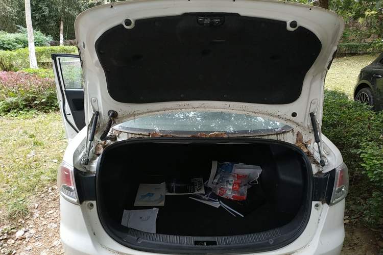 Used Mazda 2 2012 Sedan XuanDong 1.5L Manual Fashion Edition Trunk
