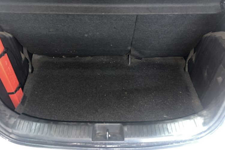 Used Mazda 2 2012 Hatchback Xuan Dong 1.5L Automatic Value Edition Trunk