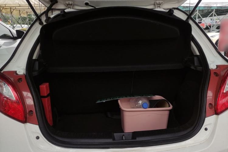 Used Mazda 2 2012 Hatchback Xuan Dong 1.3L Manual Standard Edition Trunk
