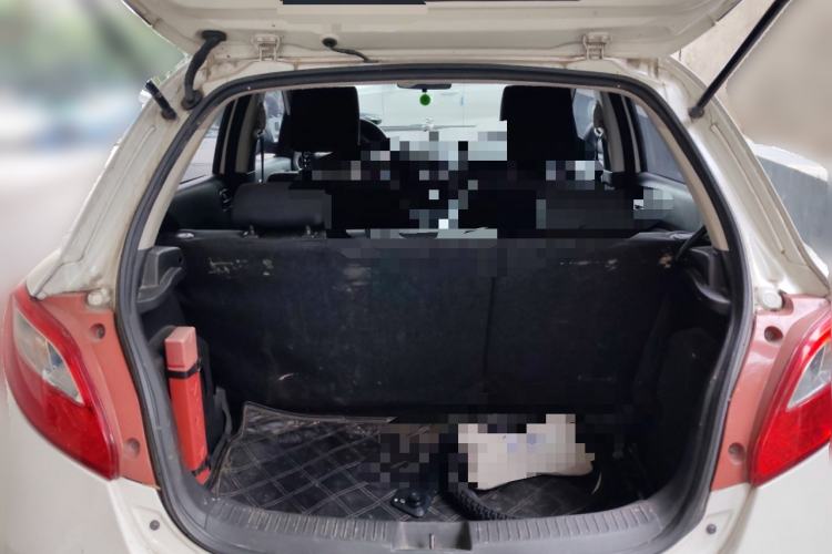 Used Mazda 2 2012 Hatchback Xuan Dong 1.5L Automatic Value Edition Trunk