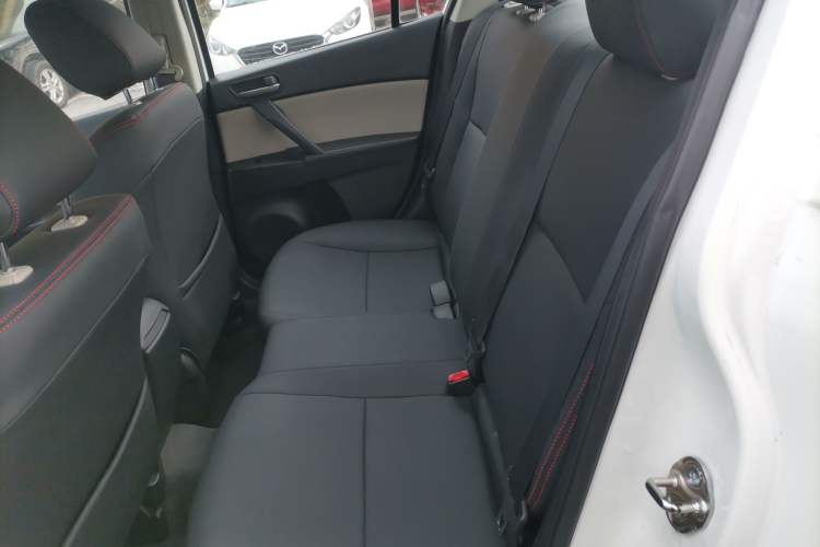 Used Mazda 3 2015 Sedan 1.6L Automatic Comfort Model Interior 4