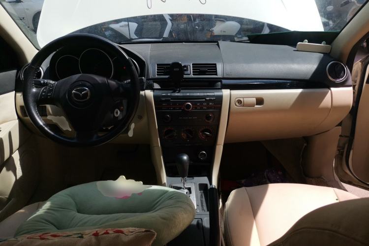 Used Mazda 3 2006 2.0L Automatic Standard Edition Center Console