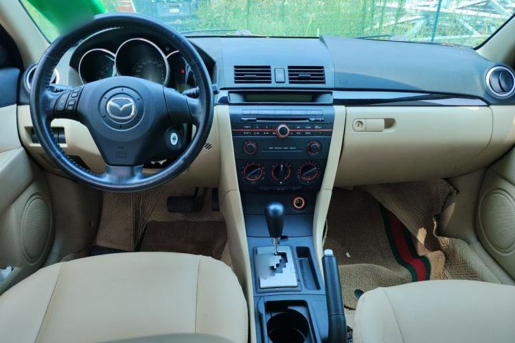 Used Mazda 3 2006 2.0L Automatic Standard Edition Center Console