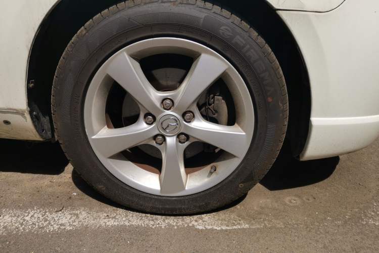 Used Mazda 3 2006 2.0L Automatic Standard Edition Right Front Wheel Hub