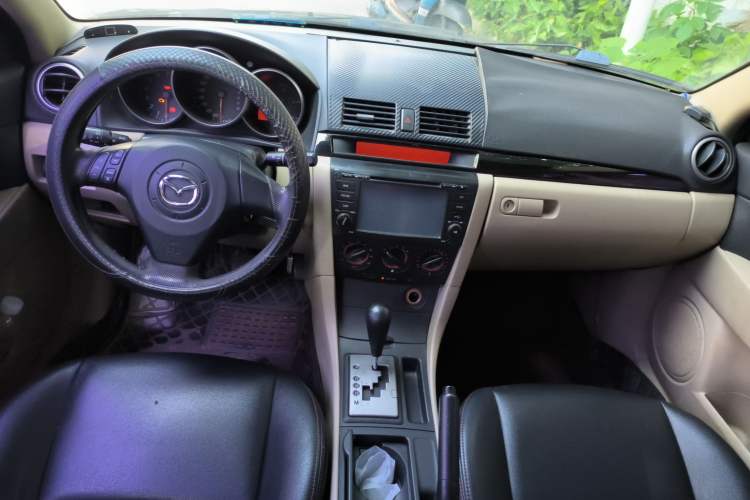 Used Mazda 3 2007 1.6L Automatic Standard Edition Center Console