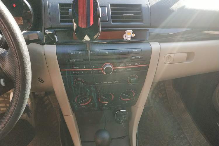 Used Mazda 3 2007 1.6L Automatic Standard Edition Audio And AC Panel