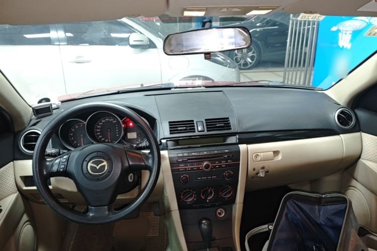 Used Mazda 3 2007 1.6L Automatic Standard Edition Center Console