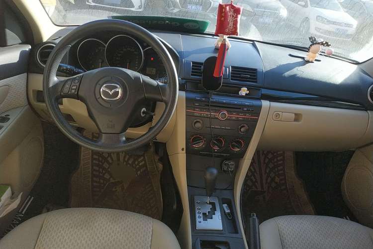 Used Mazda 3 2007 1.6L Automatic Standard Edition Center Console