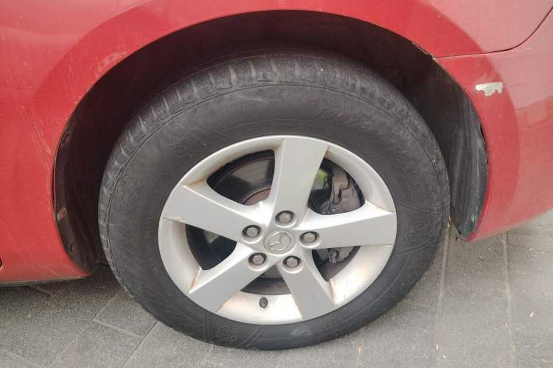 Used Mazda 3 2007 1.6L Automatic Standard Edition Right Front Wheel Hub