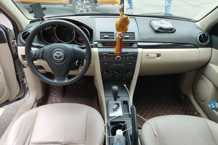 Used Mazda 3 2007 1.6L Automatic Standard Edition Center Console