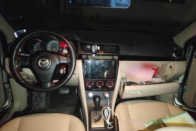 Used Mazda 3 2007 1.6L Automatic Standard Edition Center Console