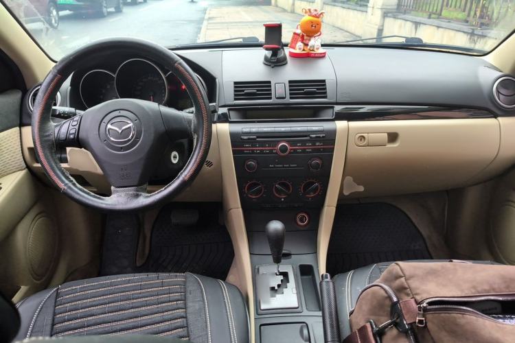 Used Mazda 3 2007 1.6L Automatic Standard Edition Center Console