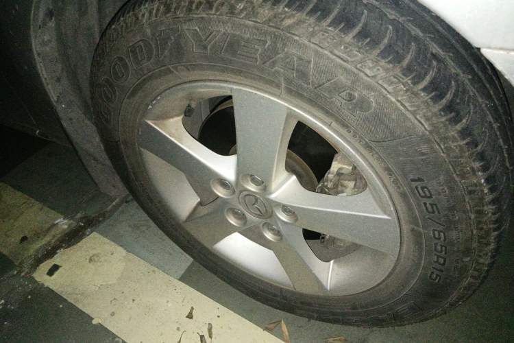 Used Mazda 3 2007 1.6L Automatic Standard Edition Right Front Wheel Hub