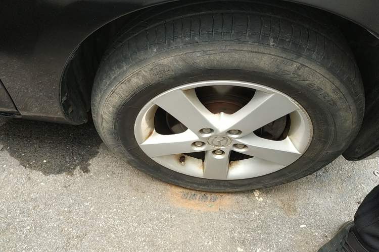 Used Mazda 3 2009 1.6L Automatic with Sunroof Right Front Wheel Hub