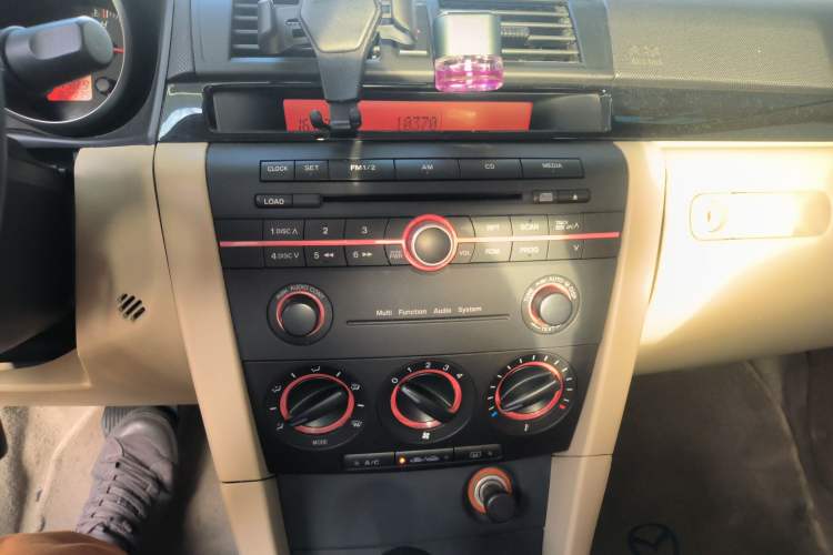 Used Mazda 3 2009 1.6L Automatic with Sunroof Audio And AC Panel