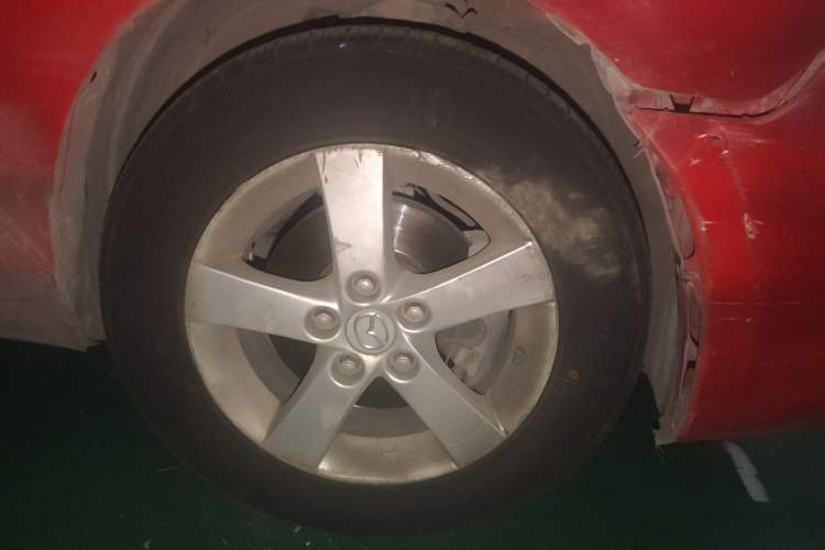 Used Mazda 3 2009 1.6L Automatic with Sunroof Right Front Wheel Hub