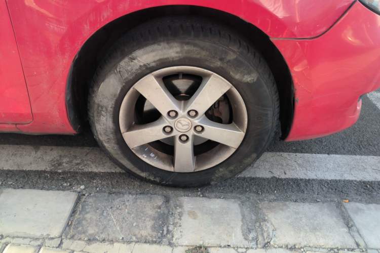 Used Mazda 3 2009 1.6L Automatic with Sunroof Right Front Wheel Hub