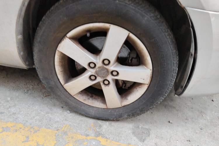 Used Mazda 3 2009 1.6L Automatic with Sunroof Right Front Wheel Hub