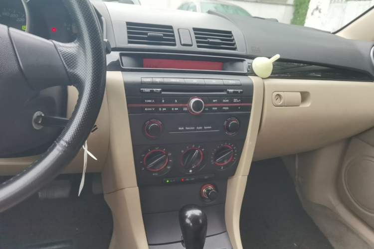 Used Mazda 3 2009 1.6L Automatic with Sunroof Audio And AC Panel
