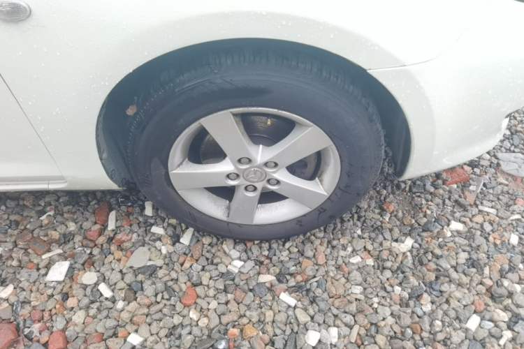 Used Mazda 3 2009 1.6L Automatic with Sunroof Right Front Wheel Hub
