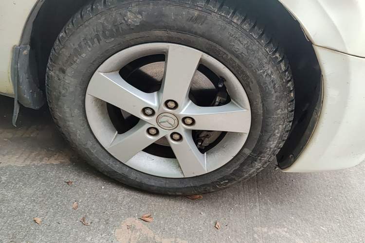 Used Mazda 3 2009 1.6L Automatic with Sunroof Right Front Wheel Hub