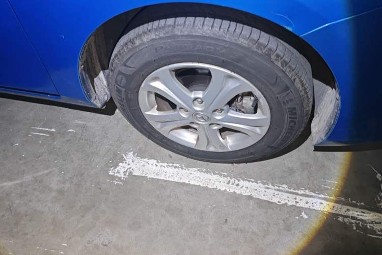 Used Mazda 3 2010 Hatchback 1.6 Automatic Luxury Model Right Front Wheel Hub
