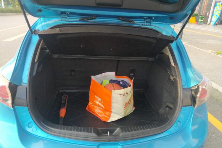 Used Mazda 3 2010 Hatchback 1.6 Automatic Luxury Model Trunk