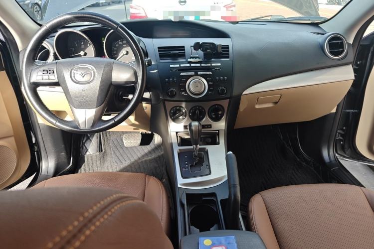 Used Mazda 3 2010 Hatchback 1.6 Automatic Luxury Model Center Console