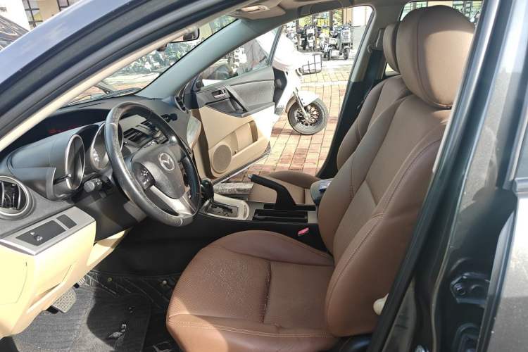 Used Mazda 3 2010 Hatchback 1.6 Automatic Luxury Model Left Front Seat