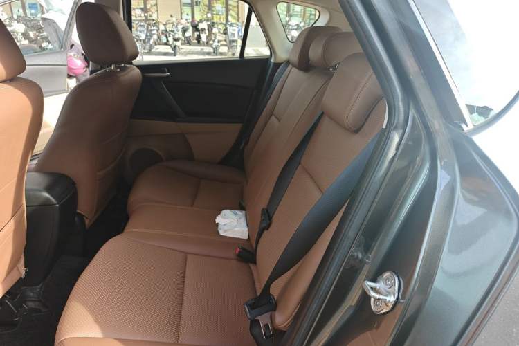 Used Mazda 3 2010 Hatchback 1.6 Automatic Luxury Model Left Rear Seat