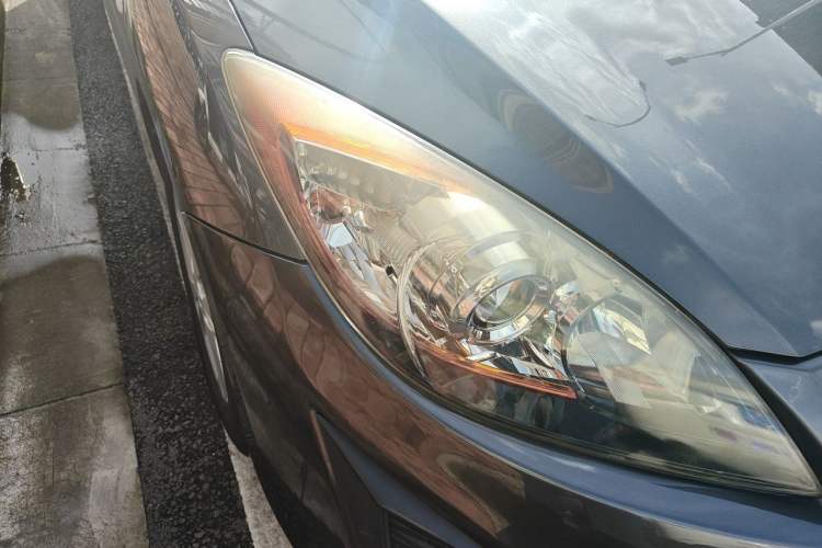 Used Mazda 3 2010 Hatchback 1.6 Automatic Luxury Model Right Front Headlight