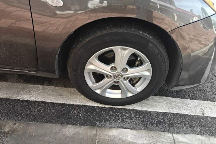 Used Mazda 3 2010 Hatchback 1.6 Automatic Luxury Model Right Front Wheel Hub