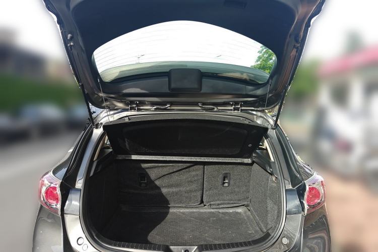 Used Mazda 3 2010 Hatchback 1.6 Automatic Luxury Model Trunk
