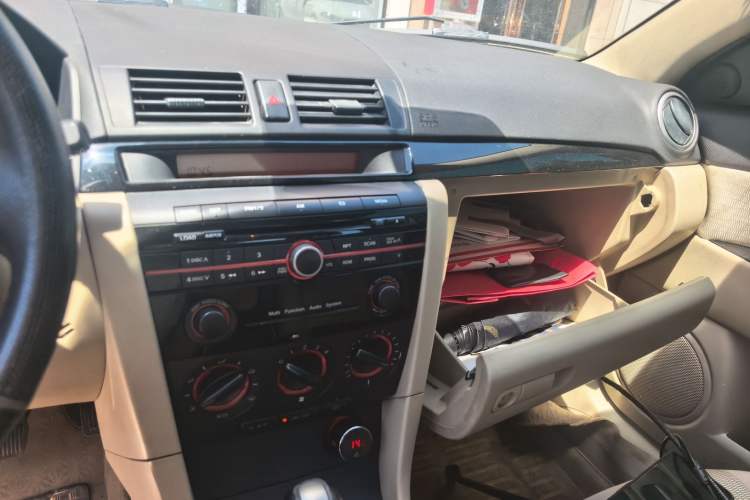 Used Mazda 3 2010 1.6L Automatic Classic Elite Edition Audio And AC Panel