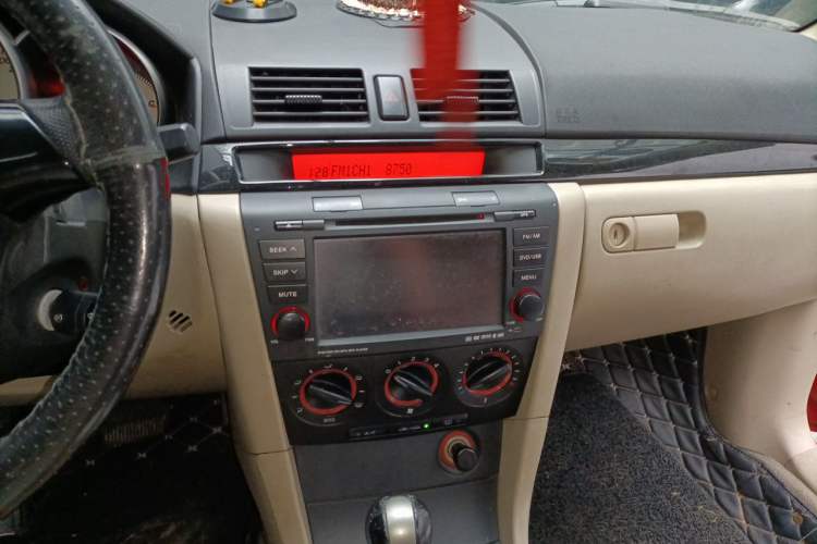 Used Mazda 3 2010 1.6L Automatic Classic Elite Edition Audio And AC Panel