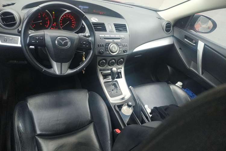 Used Mazda 3 2010 Hatchback 2.0 Automatic Luxury Model Center Console
